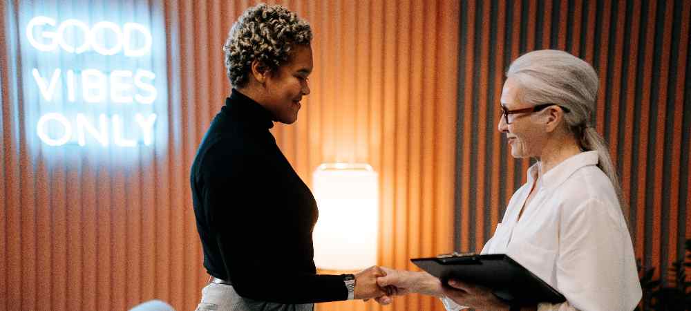 外教招聘如何选用外教中介机构 - 聘外网