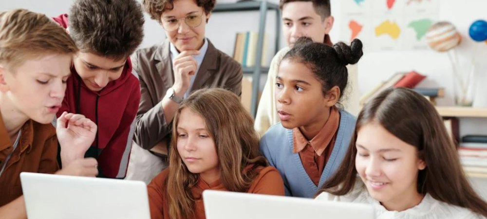 外籍教师上课：为孩子开启语言学习的新篇章 - 聘外网