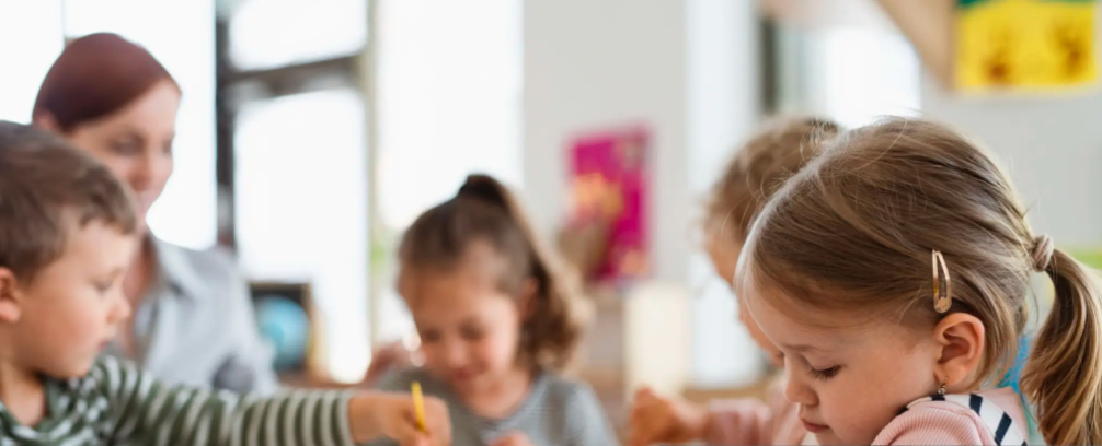 为啥有些爸妈在孩子牙牙学语时就找外教？-聘外网