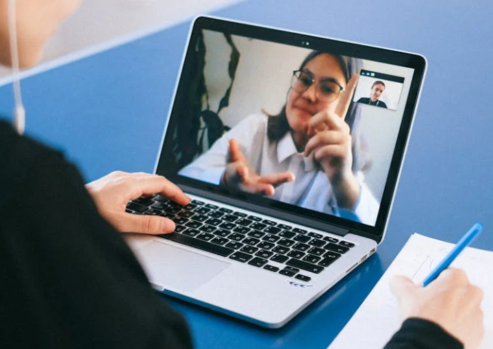 招聘欧美外教渠道盘点：海外招聘网站与国内招聘网站对比-聘外网