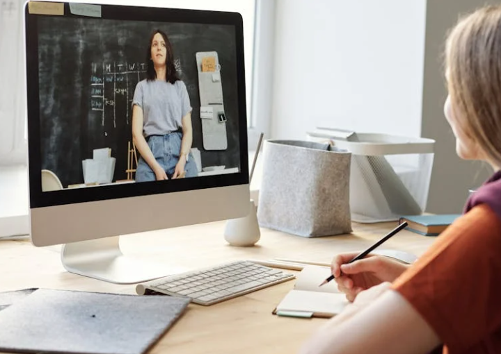 英语外教招聘网站TOP5：兼顾资质审核与性价比的平台推荐-聘外网