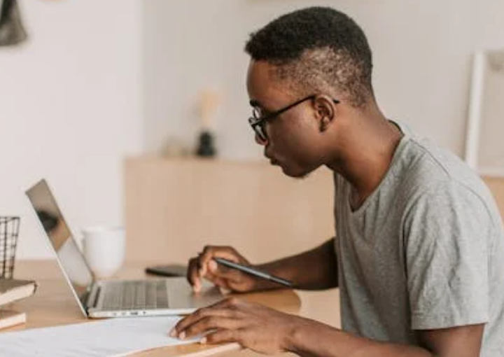 在线外教招聘网测评：面试预约系统与师资库更新频率对比-聘外网