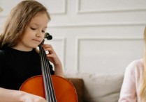 要想外国人在中国留下来学校要怎么做？