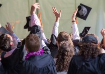 应届毕业生应聘外教招聘容易吗？