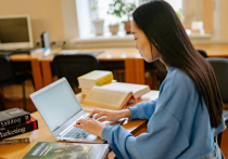 招聘母语外教的优势与挑战：家长认可度与管理成本分析